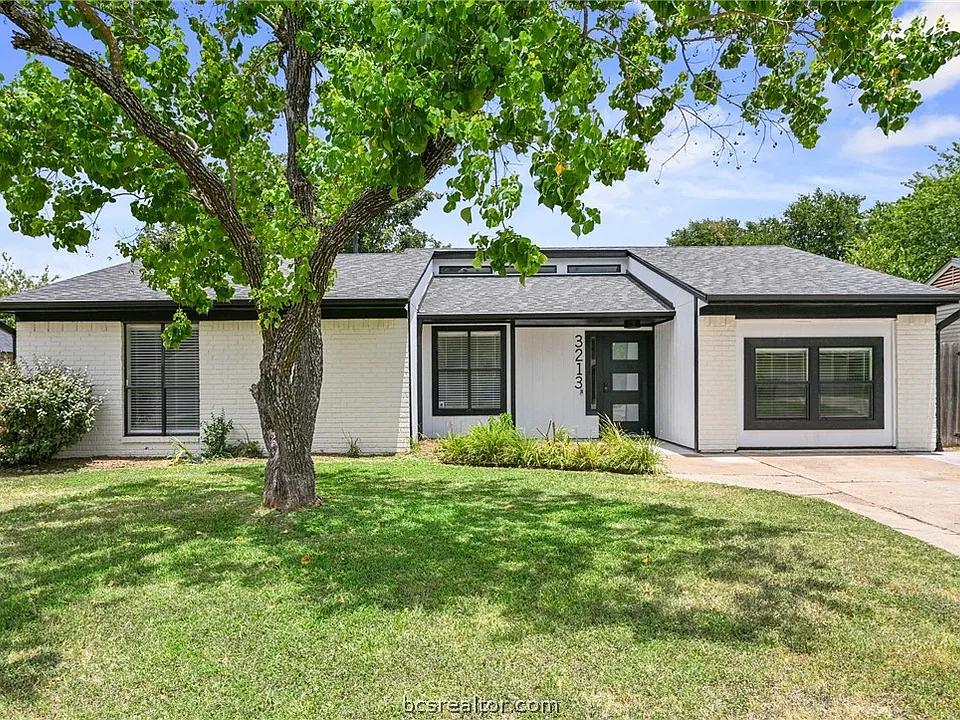 3213 Bahia Dr