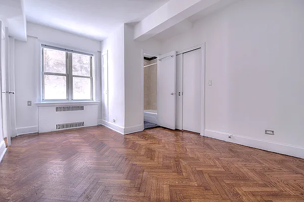 Rented by Urbane Brokerage | media 14