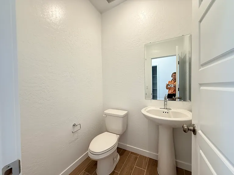 2287 N Preuss Ave — Photo 9
