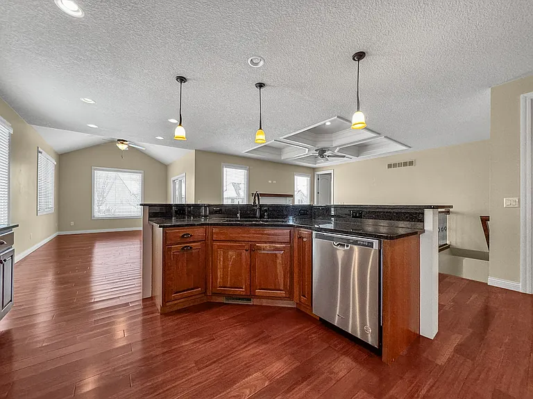 4280 E Kingston Cir — Photo 2