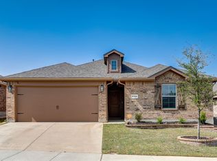 9760 Walnut Cove Dr, Fort Worth, TX 76108