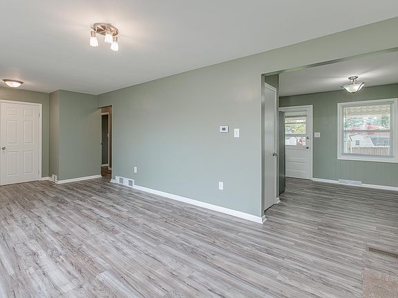4th image of 17609 Crest Dr