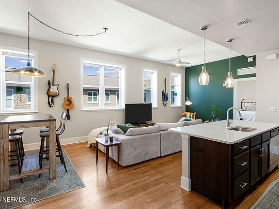 4th image of 2525 COLLEGE Street #1302