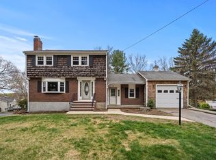 34 Mountain Rd, Burlington, MA 01803
