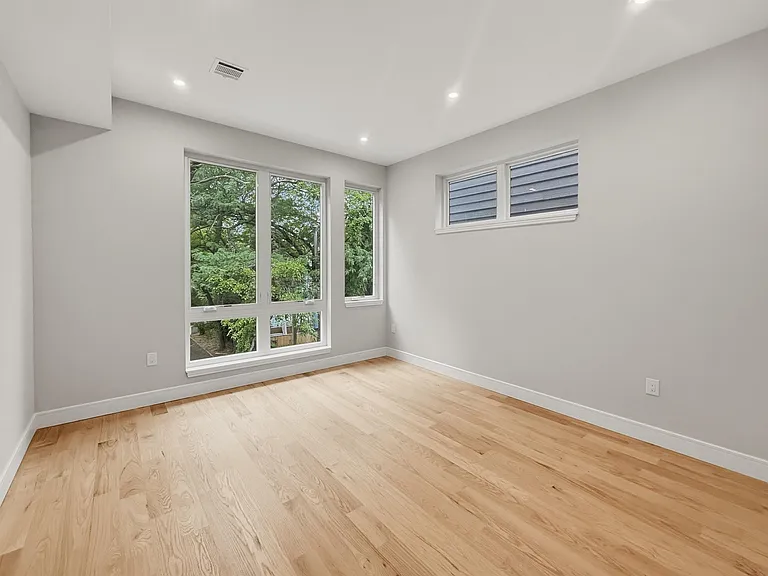 29 Clinton Ave #2 — Photo 9