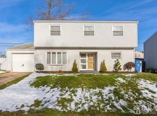 10 Doreen Dr, Avenel, NJ 07001