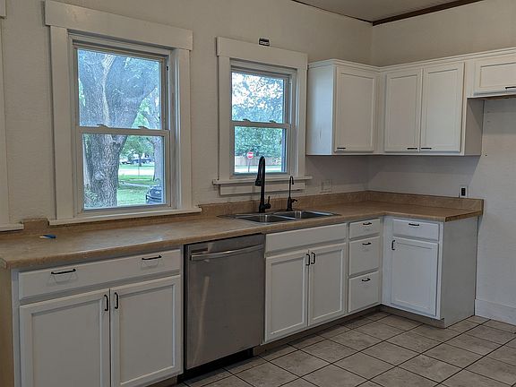 5th image of 115 S Chestnut St #105