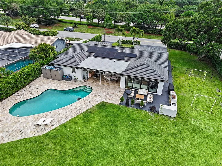 1049 W Palmetto Park Rd — Photo 36