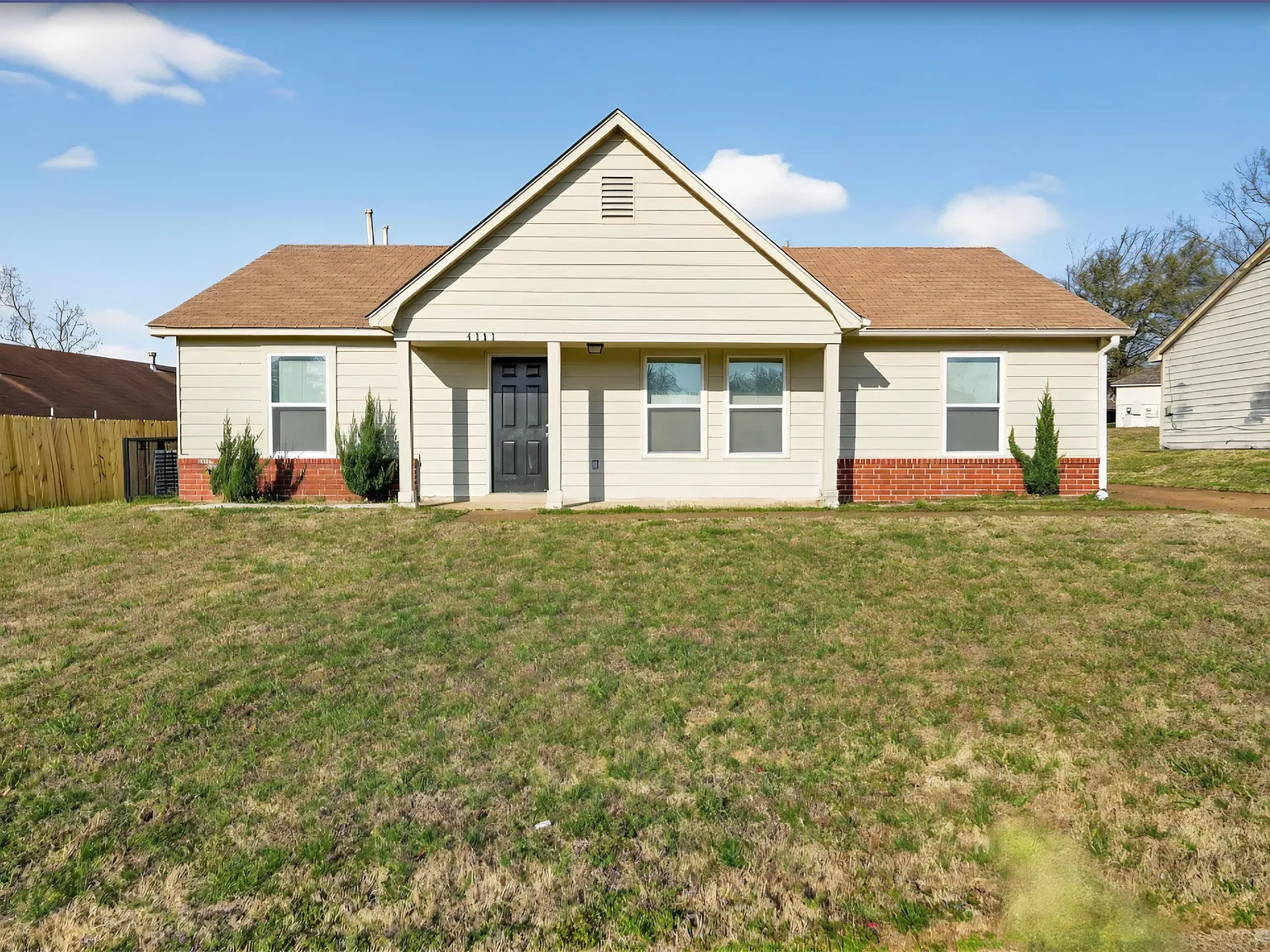 3 bed, 1232 sqft, $1,400 — Photo 1