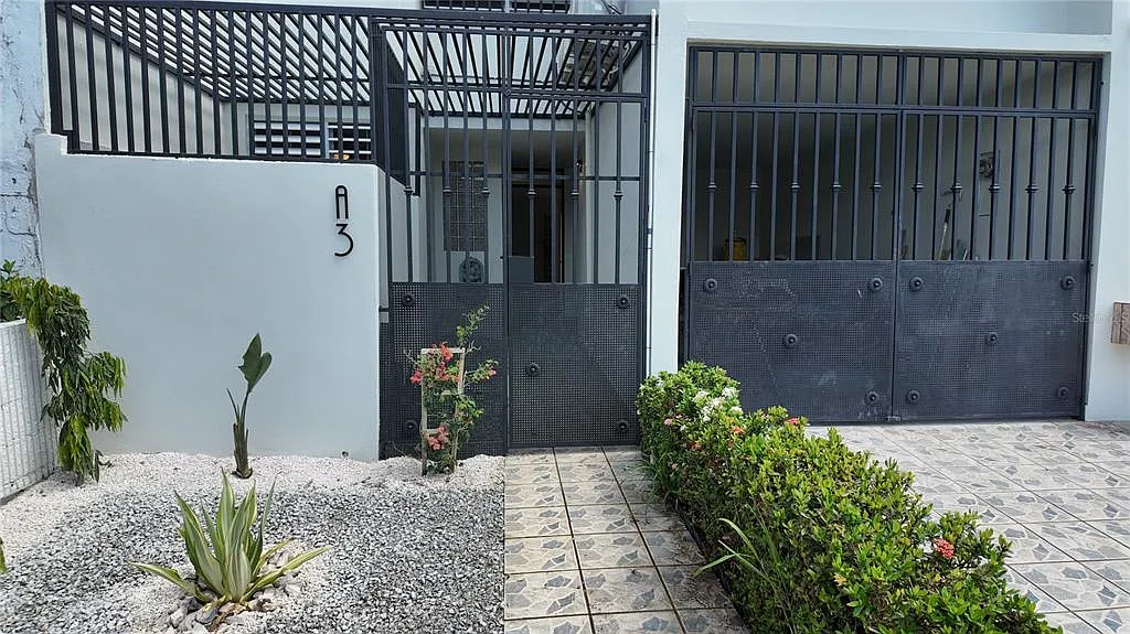4 bed, 1.5 bath, $1,800 — Photo 2