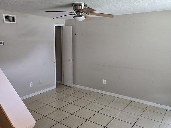 2nd image of 2634 GIFFORD Avenue #B