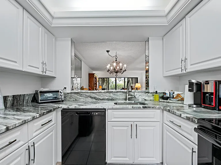 5153 Oak Hill Ln #512 — Photo 8
