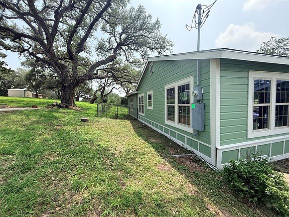 5th image of 909 Moss Ln