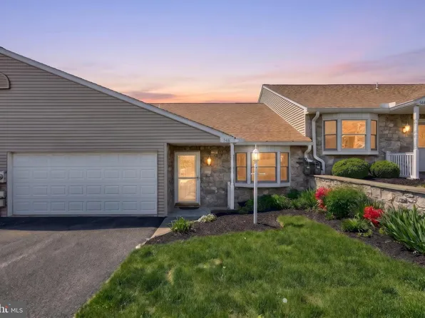 548 Buckthorn Dr #16, York, PA 17406