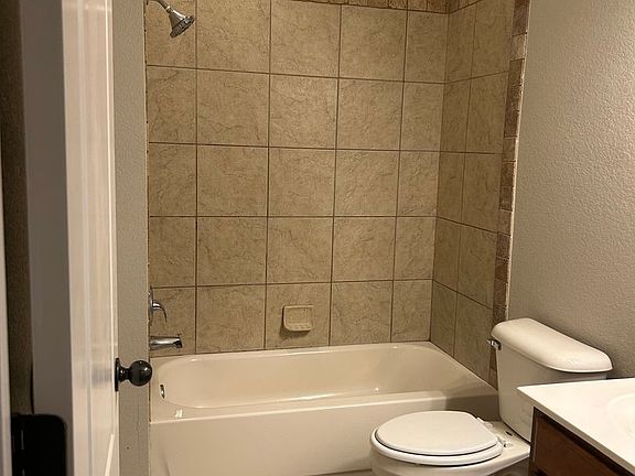5th image of 2670 N Valencia Ave #3