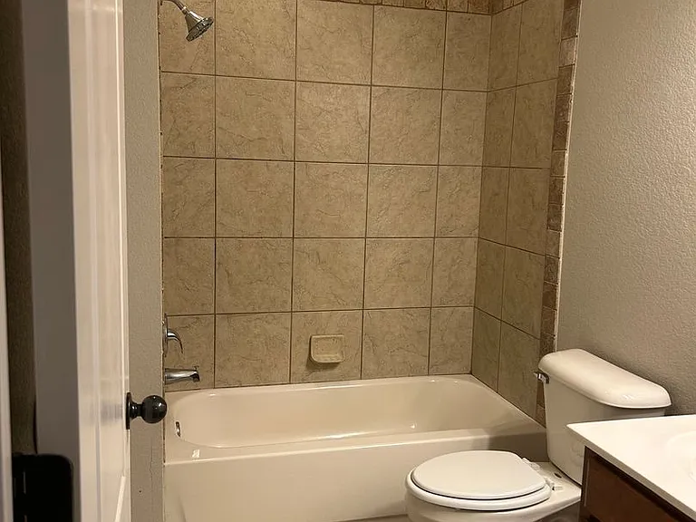 2670 N Valencia Ave — Photo 5