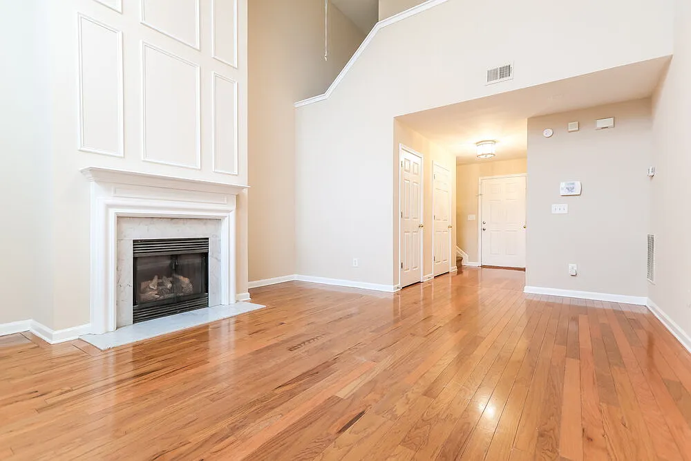 3 bed, 2.5 bath, 1648 sqft, $2,305 — Photo 4