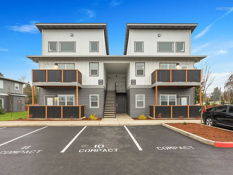 Verda Crossing | Exterior