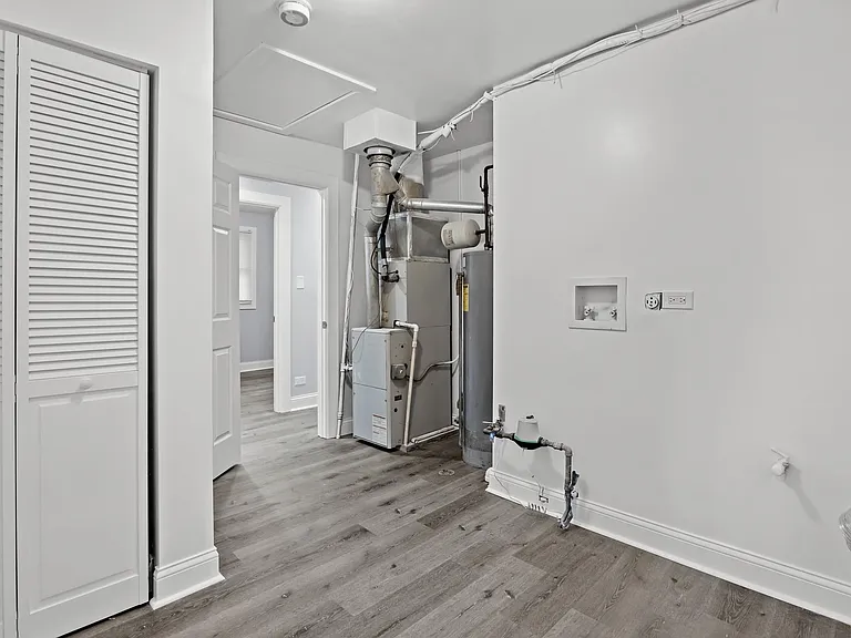 15333 Dorchester Ave — Photo 13