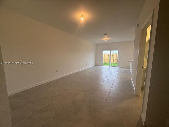 5th image of 2746 SE 24th Ter #2746