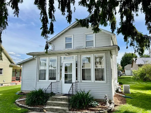 805 E Water St, Decorah, IA 52101