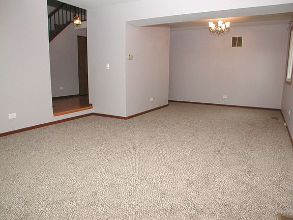 5th image of 934 Hartwood Dr