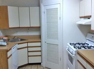 527 11th St SE, Washington, DC 20003