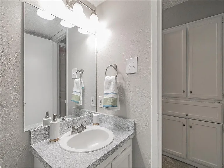 Riata Park Apartments — Photo 58