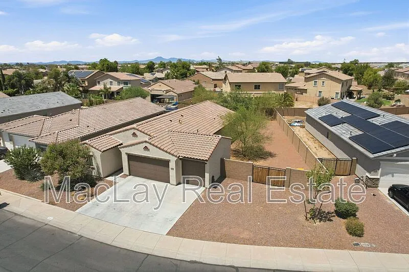 4 bed, 2.0 bath, 1805 sqft, $1,950 — Photo 4