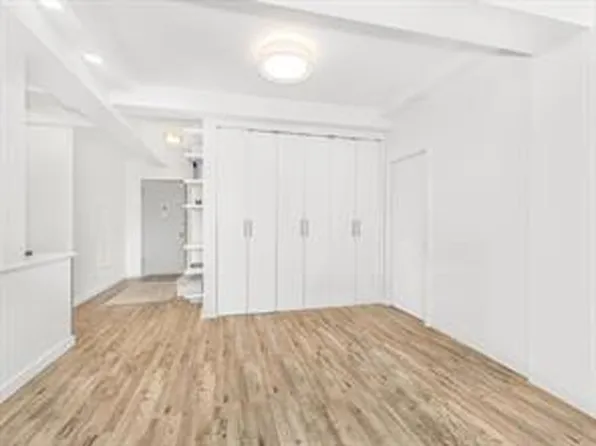 2465 Palisade Avenue image 15 of 24