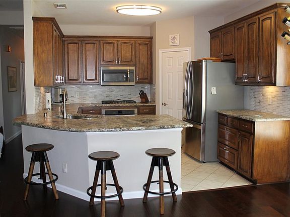 3rd image of 529 Creek Ct