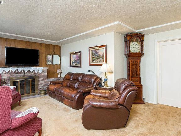 3rd image of 120 Park Dr