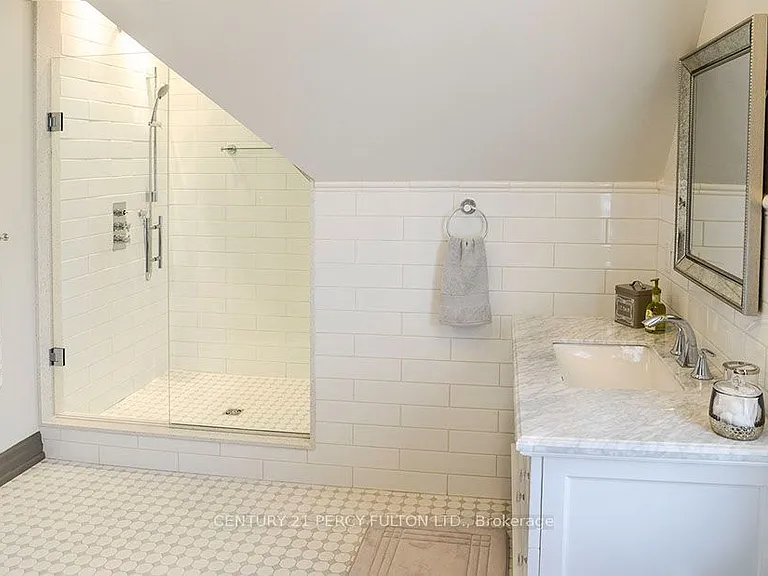 44 Hawkridge Ave #COACH HOUSE — Photo 8