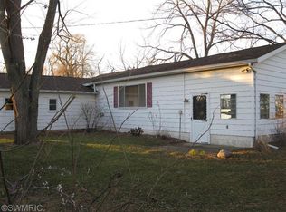 502 Gary Dr, Crystal, MI 48818