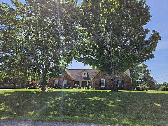 2nd image of 437 Nob Hill Dr N