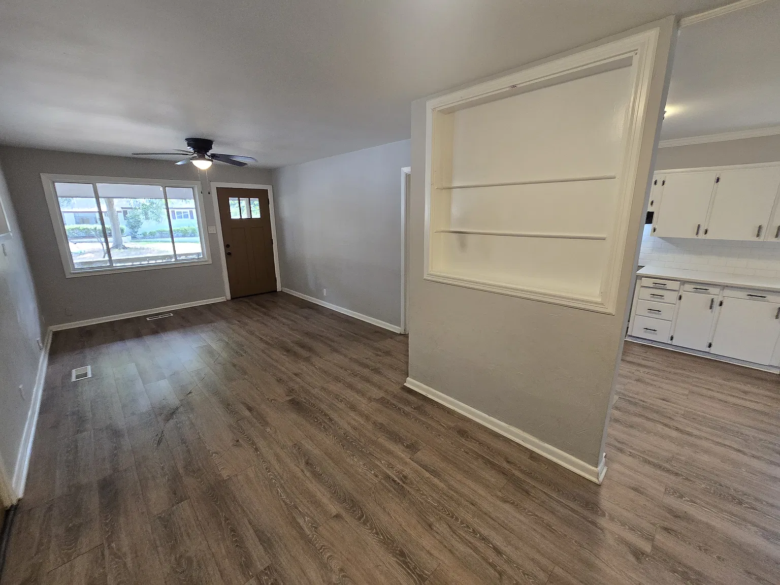 Spacious 3 Bedroom 1 Bathroom Home — Photo 3