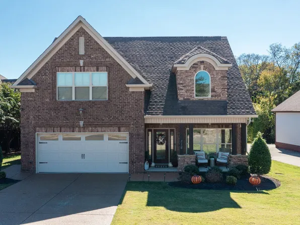215 Karen Dr, Mount Juliet, TN 37122