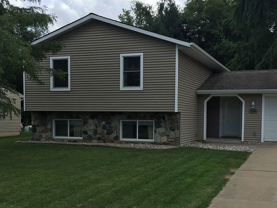 1st image of 2230 Woodbine Ave