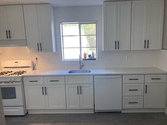 3rd image of 613 Oak Haven Dr