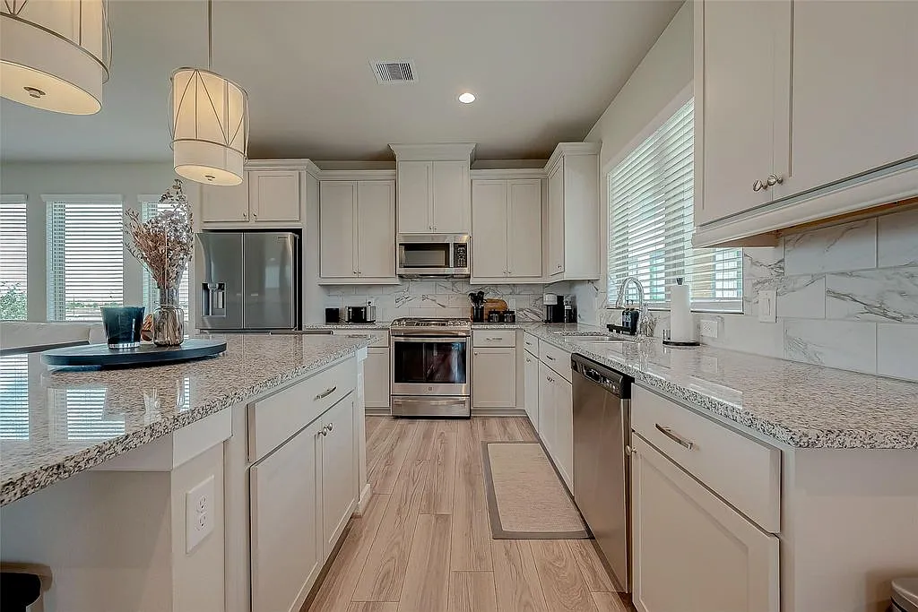 3 bed, 1809 sqft, $2,600 — Photo 2
