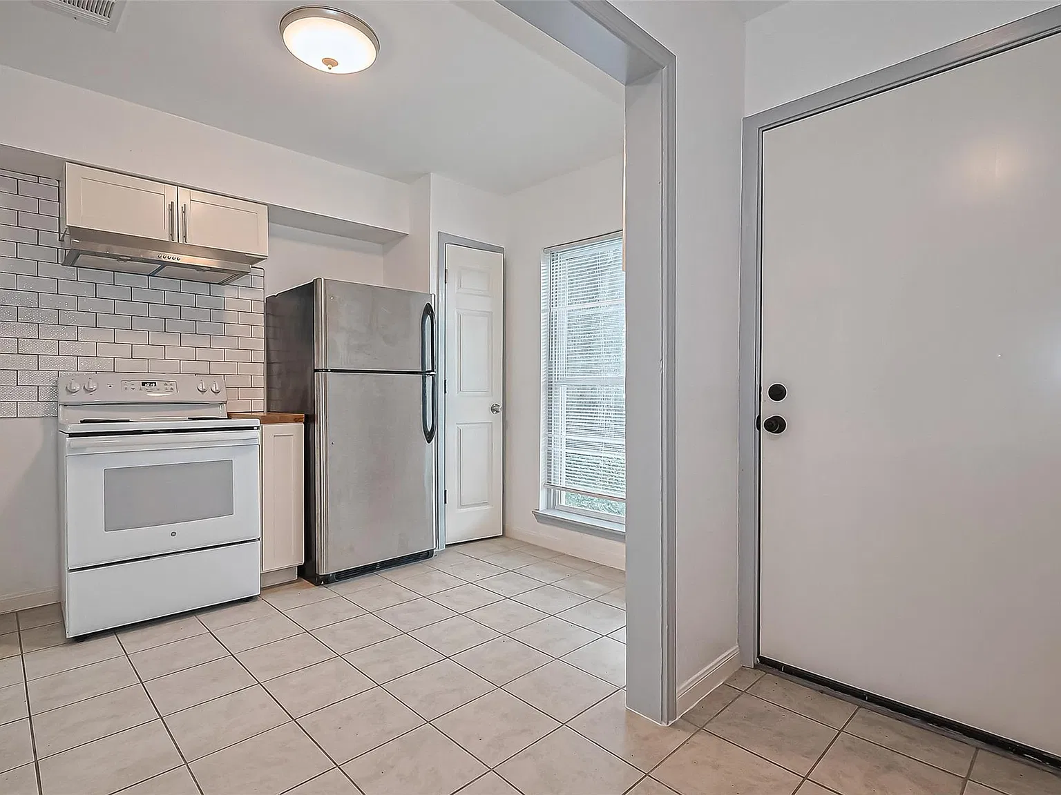 2 bed, 1.5 bath, 1069 sqft, $1,400 — Photo 4