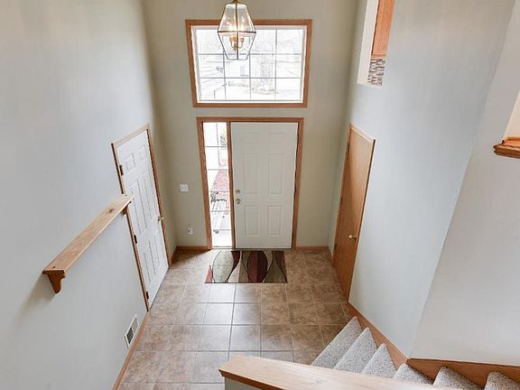 2nd image of 1162 Goldfinch Dr
