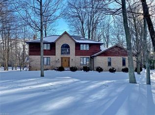 2857 Oakwood Dr, Willoughby Hills, OH 44094