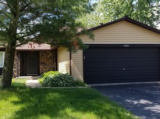 1820 Ridgewood Ln, Hoffman Estates, IL 60192