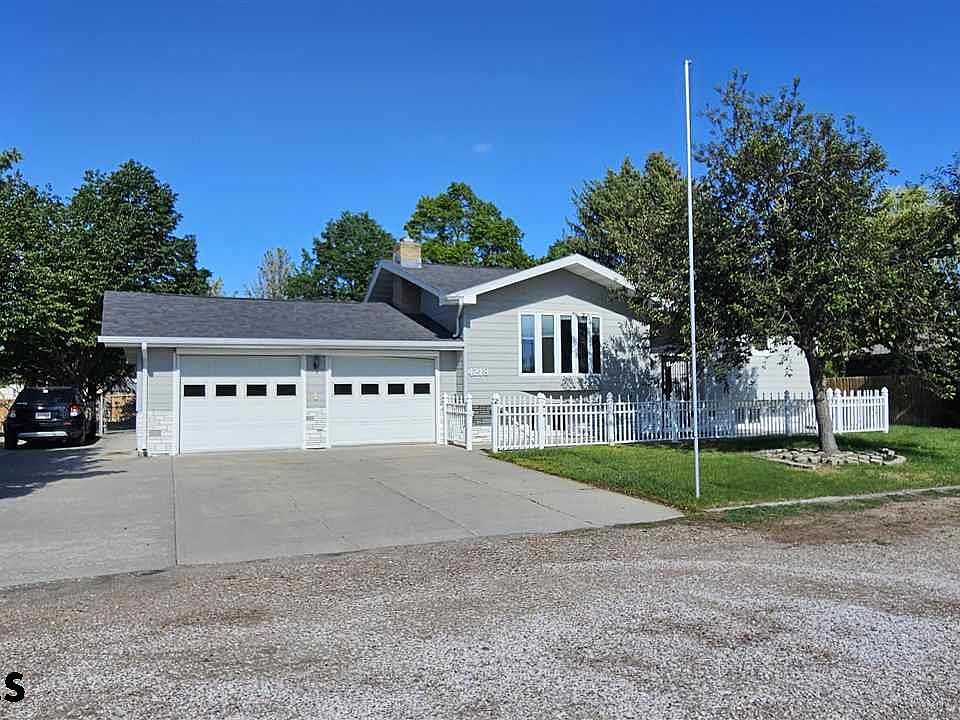 1st image of 4218 Apple Ave