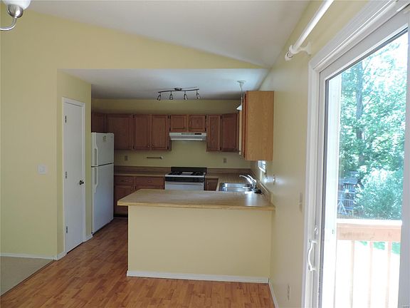 5th image of 218 Bayhill Blvd