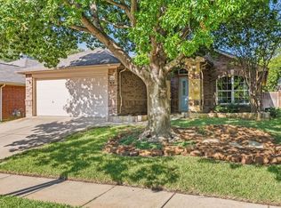 15533 Adlong Dr, Roanoke, TX 76262