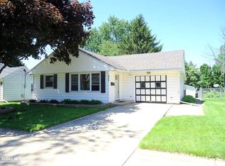 824 W Hamilton St, Freeport, IL 61032