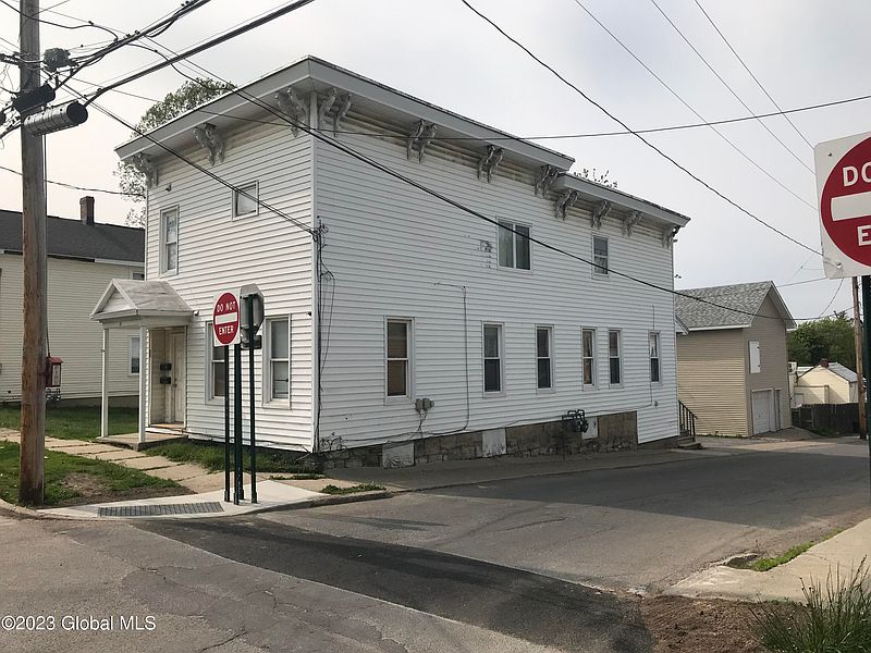 5th image of 33 Hoosac Street