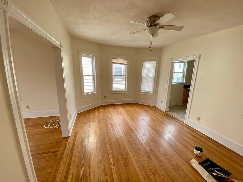 4 bed, 1900 sqft, $3,950 — Photo 3